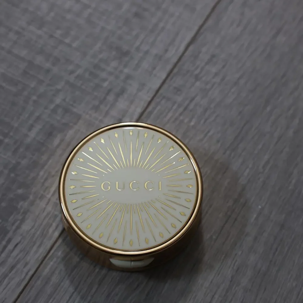 Gucci Glow Blush in 05 Soft Plum